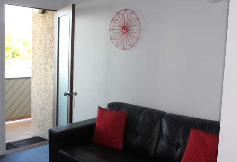 آپارتمان خانوادگی 2 خوابه, Centennial Court