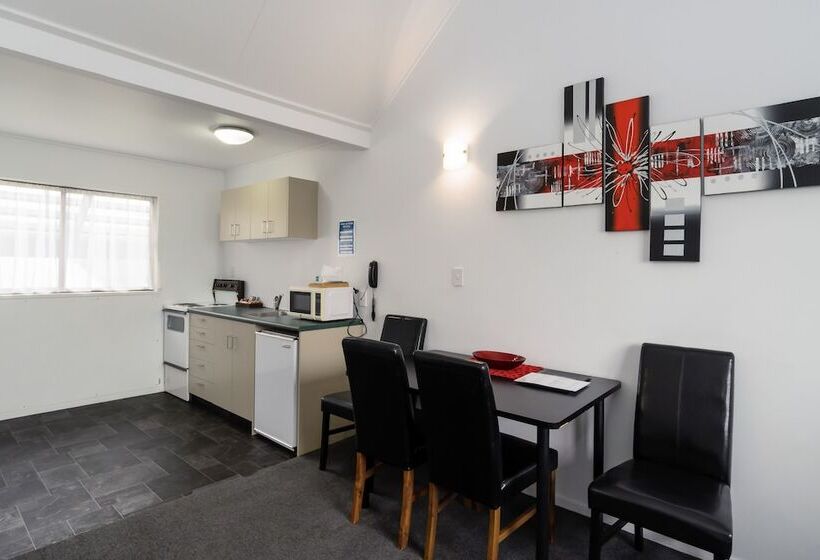 آپارتمان خانوادگی 2 خوابه, Centennial Court