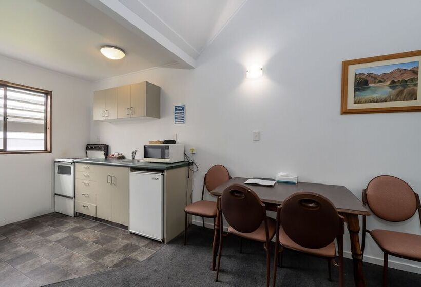 آپارتمان خانوادگی 2 خوابه, Centennial Court