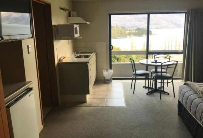 Студио Базик, Earnslaw Lodge