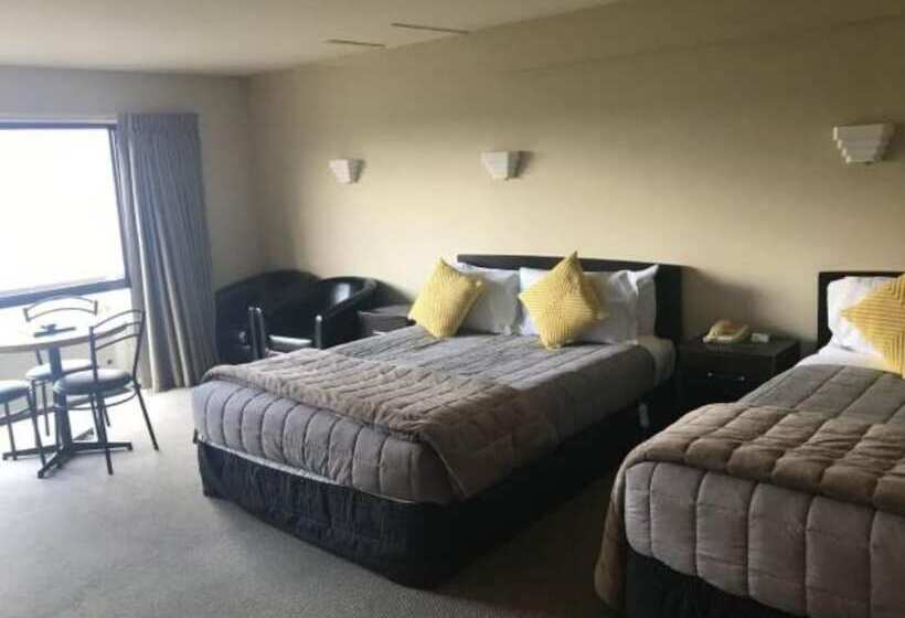 Студио Базик, Earnslaw Lodge