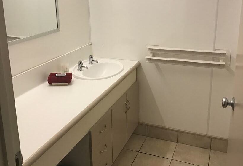 Студио Базик, Earnslaw Lodge