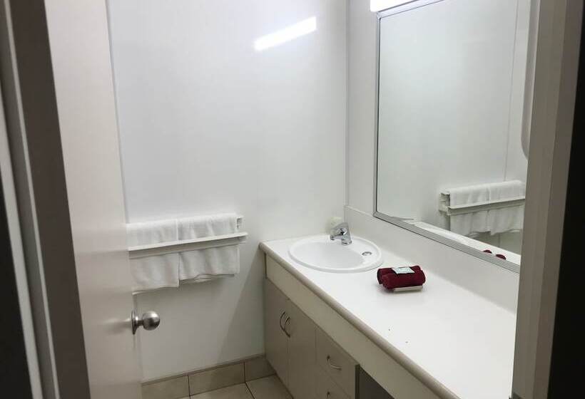 Студио Базик, Earnslaw Lodge