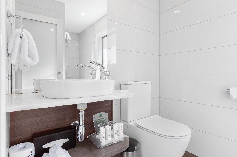 Номер Стандарт Вид на Озеро, Holiday Inn Queenstown Frankton Road, An Ihg