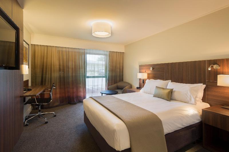 带特大床的标准间, Holiday Inn Queenstown Frankton Road, An Ihg