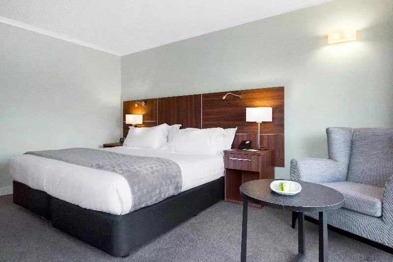 クイーンサイズベッドのスタンダードルーム, Holiday Inn Queenstown Frankton Road, An Ihg