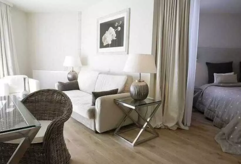 Deluxe Room, Restaurant Hotel Merlet