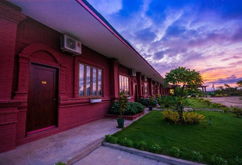 اتاق لوکس با چشم‌انداز باغ, Royal Emerald River View Resort