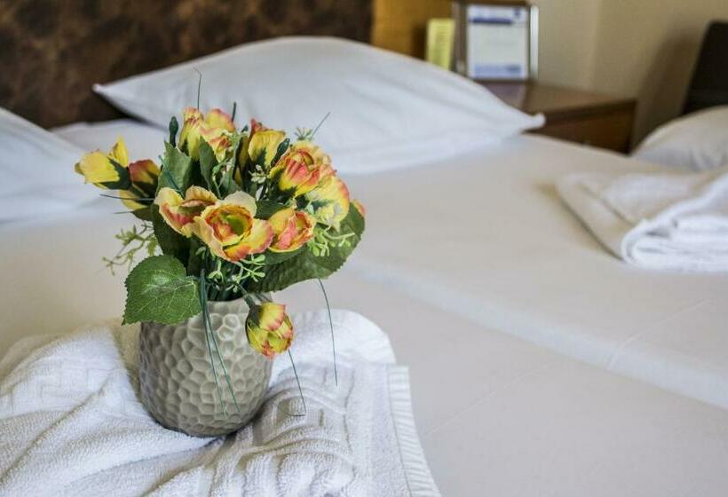 스탠다드 트리플 룸, Sappho