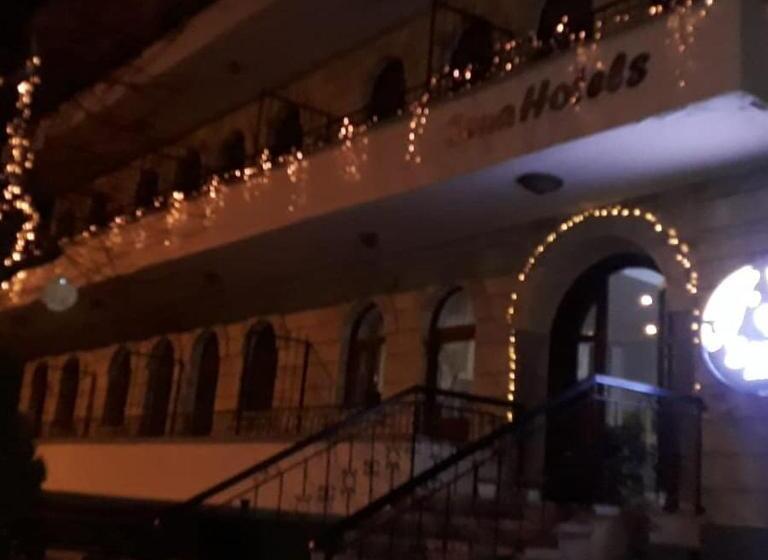 חדר דלוקס לשלושה, Sena Hotels