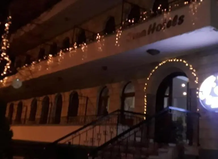 Deluxe Kolmen Hengen Huone, Sena Hotels