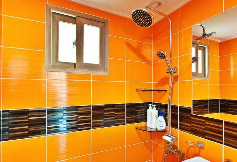 חדר דלוקס לארבעה, Favian Guest House