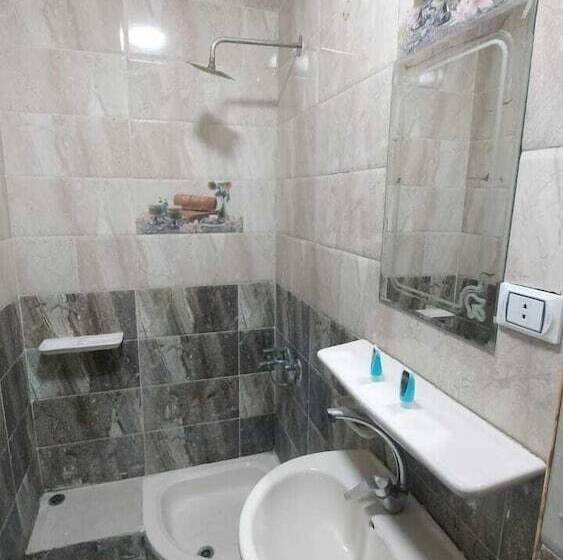 اتاق راحتی سه تخته, Happy Days Pyramids Inn