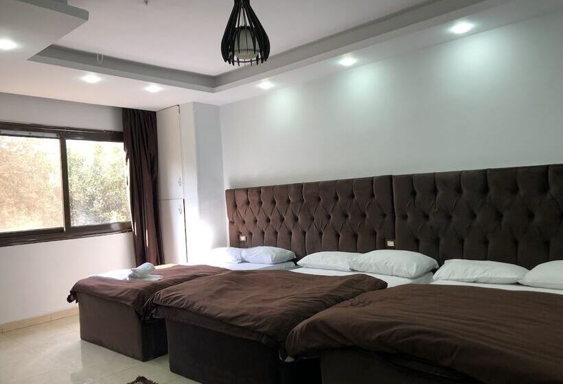 اتاق راحتی سه تخته, Happy Days Pyramids Inn