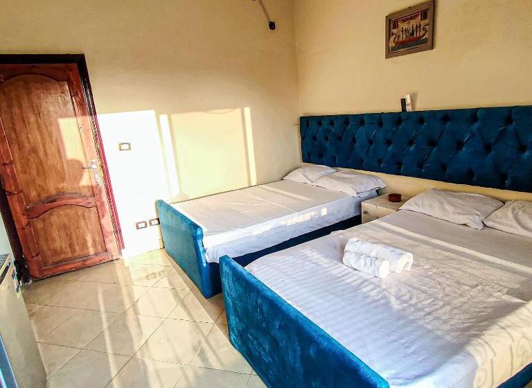 اتاق استاندارد یک نفره, Happy Days Pyramids Inn