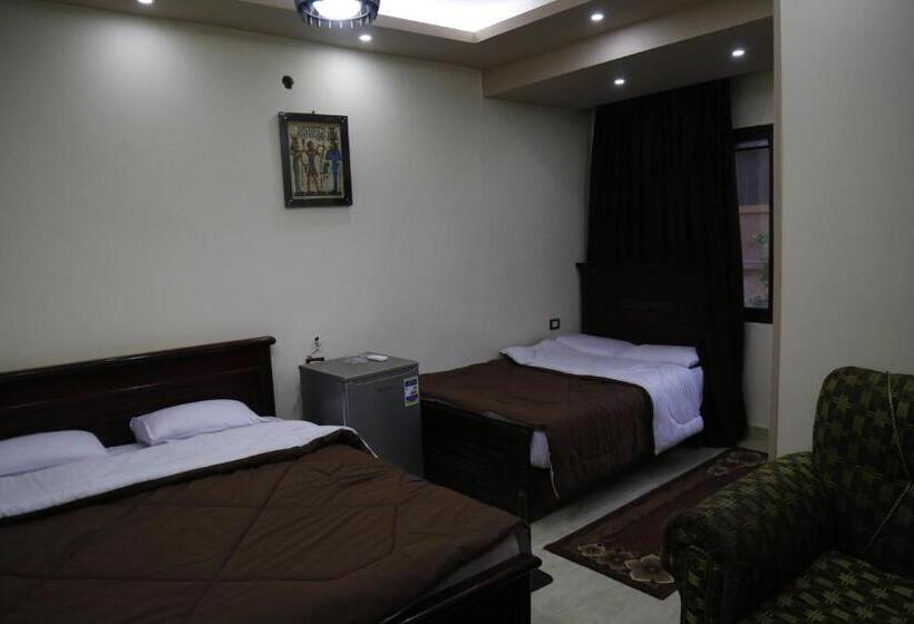 اتاق خانوادگی, Happy Days Pyramids Inn