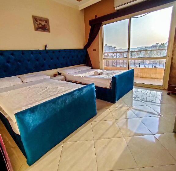 اتاق لوکس, Happy Days Pyramids Inn