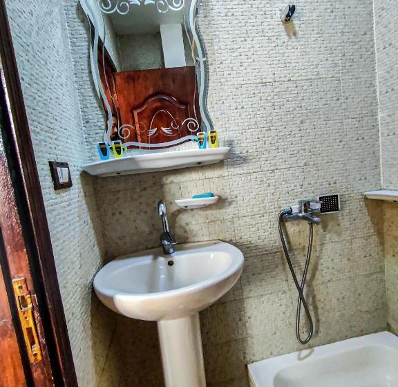 اتاق لوکس, Happy Days Pyramids Inn