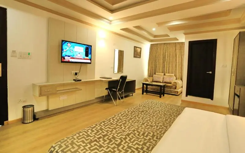 デラックススイート, Crown Plaza Residency