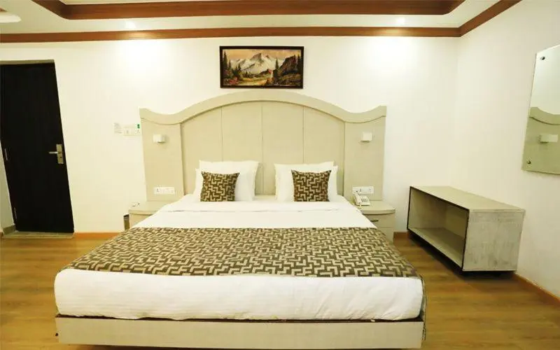 デラックススイート, Crown Plaza Residency