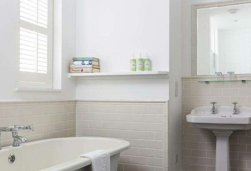 اتاق استاندارد, Number 38 Clifton