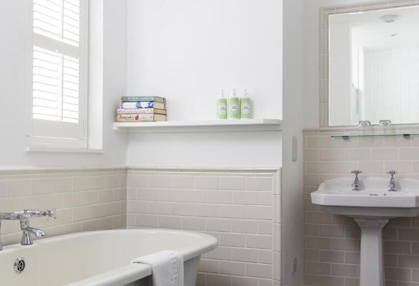 اتاق سوپریور با چشمانداز شهر, Number 38 Clifton