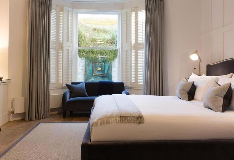 اتاق لوکس با چشمانداز شهر, Number 38 Clifton