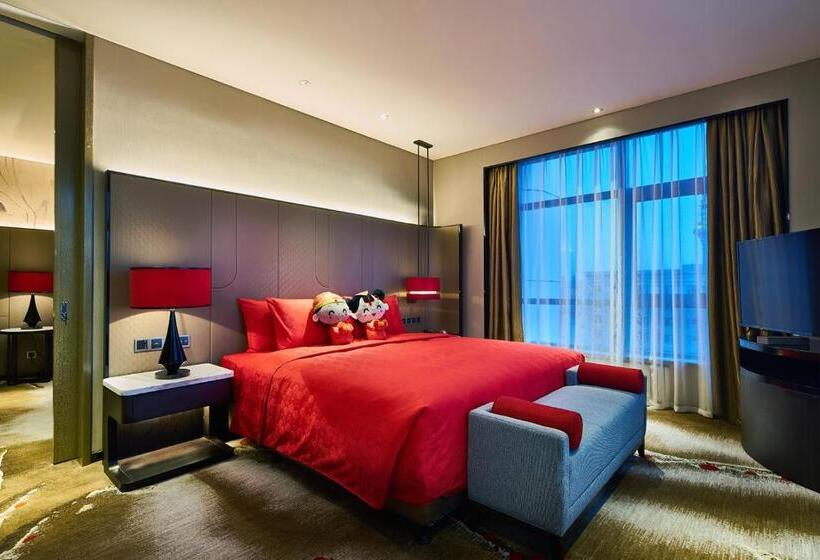 Номер Deluxe Кровать Кинг, Wanda Realm Qiqihar