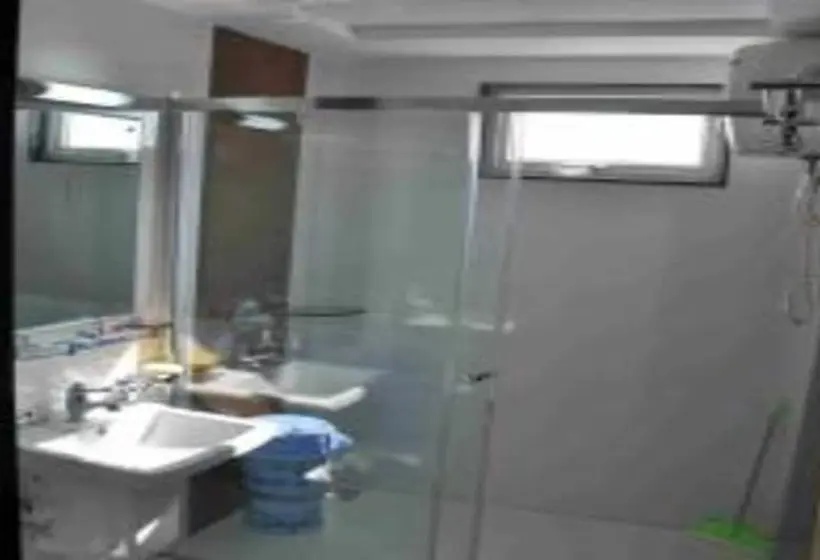 Chambre Standard, Madhushree