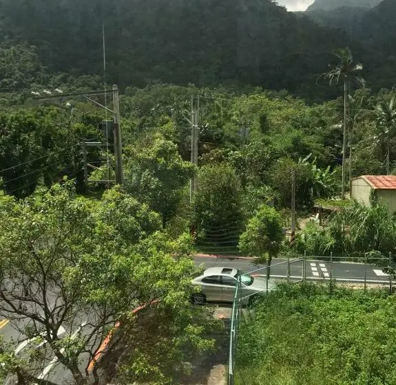 اتاق استاندارد با چشم‌انداز کوهستان, Ruo Shui Hotspring