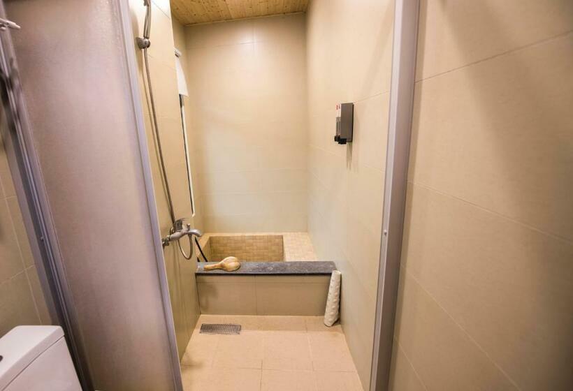 اتاق خانوادگی, Ruo Shui Hotspring