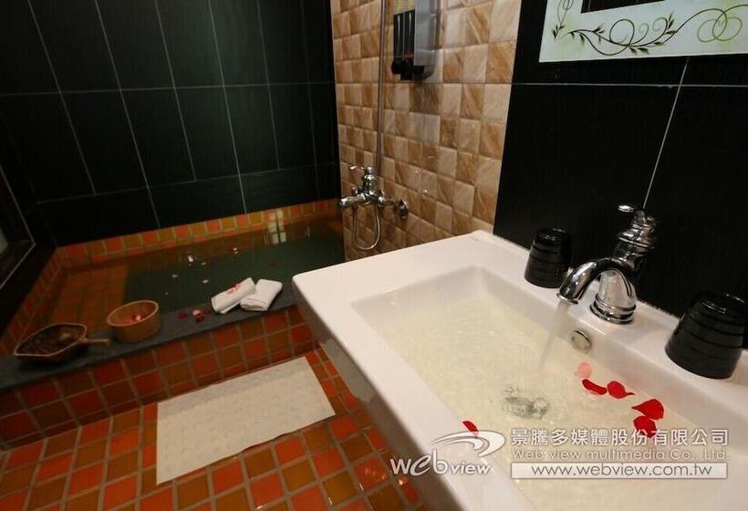 اتاق لوکس, Ruo Shui Hotspring