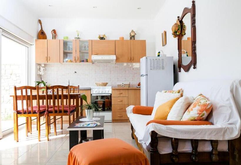 带1个卧室的带阳台的公寓, Guest House Mara