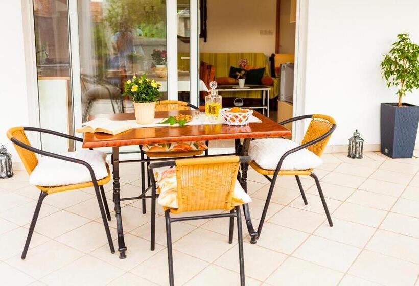 침실 1개 테라스 아파트, Guest House Mara
