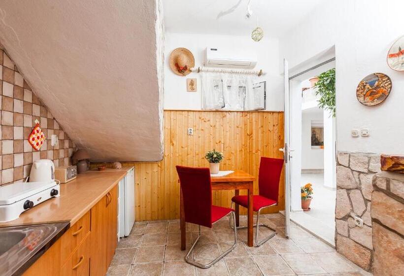 带1个卧室带花园景观的公寓, Guest House Mara