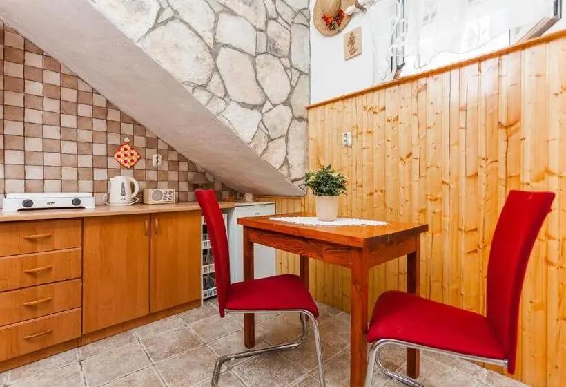 庭の見える１ベッドルームアパートメント, Guest House Mara