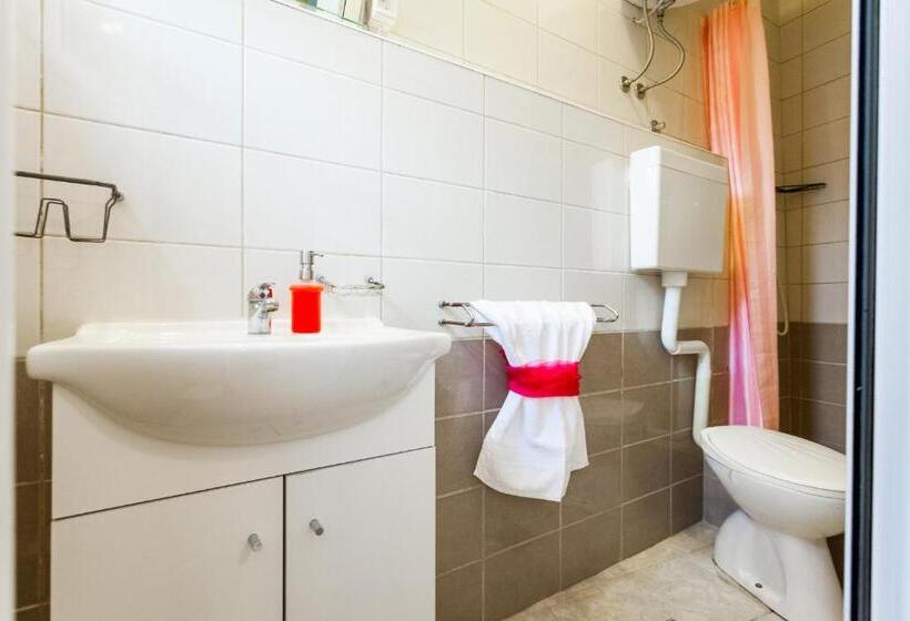 带1个卧室带花园景观的公寓, Guest House Mara