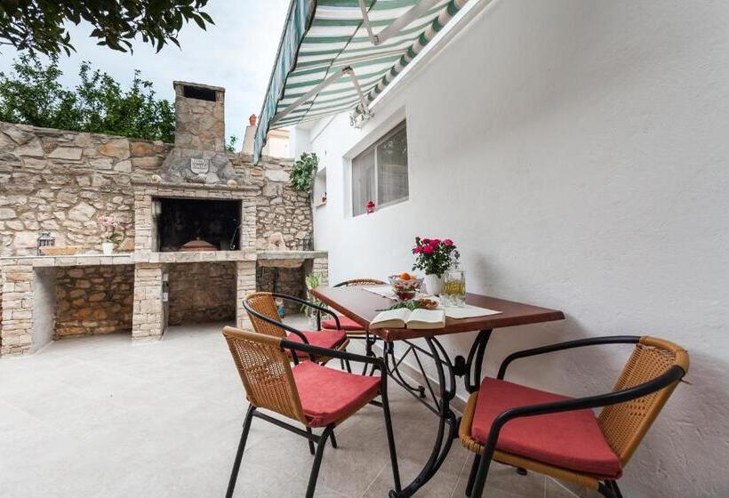 带1个卧室带花园景观的公寓, Guest House Mara