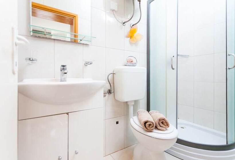 带1个卧室的带阳台的公寓, Guest House Mara