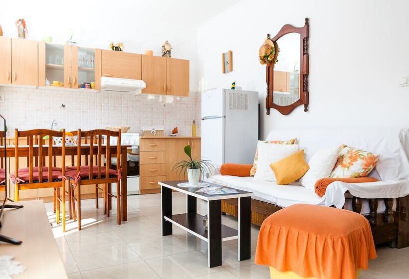 带1个卧室的带阳台的公寓, Guest House Mara