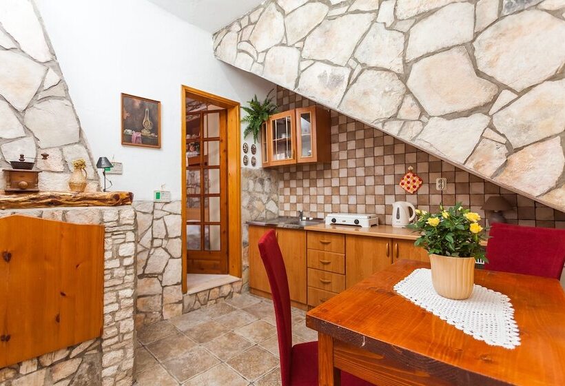 带1个卧室带花园景观的公寓, Guest House Mara