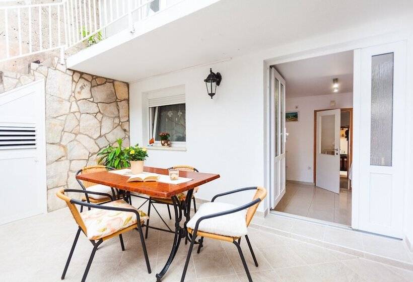 带露台两卧公寓, Guest House Mara