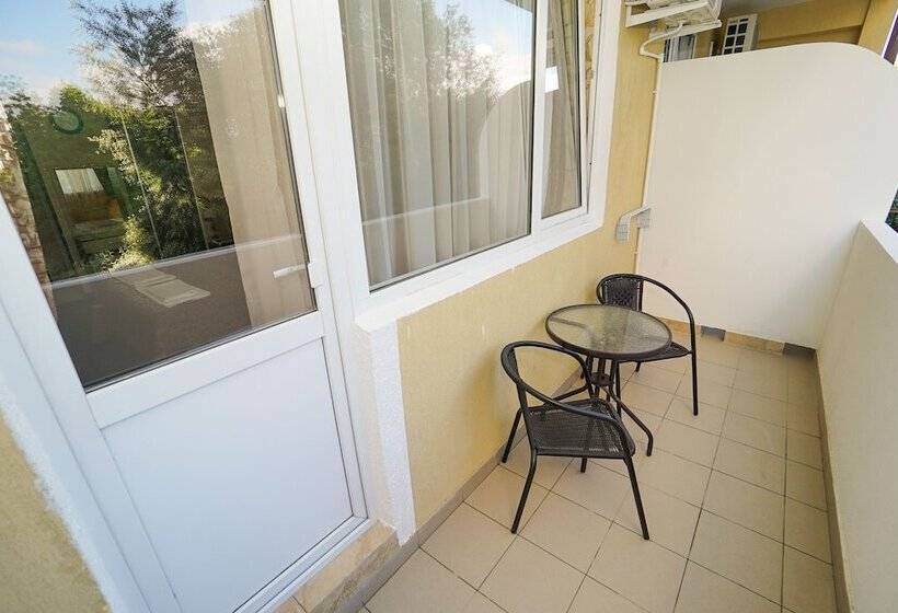 חדר סטנדרט לשלושה עם מרפסת, Bliznetsy Apart