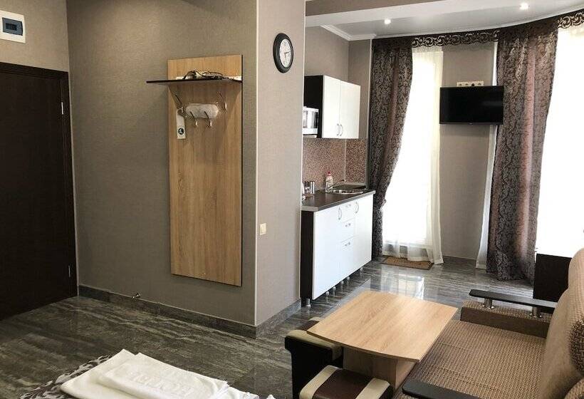 חדר משפחתי, Bliznetsy Apart