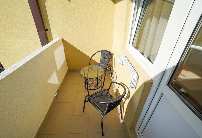 סטודיו דלוקס, Bliznetsy Apart