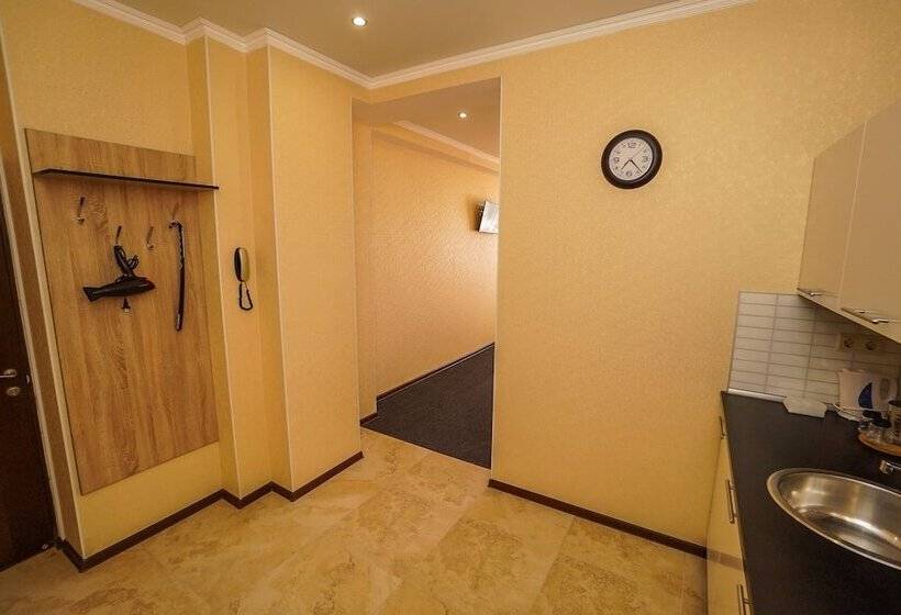 סטודיו דלוקס, Bliznetsy Apart