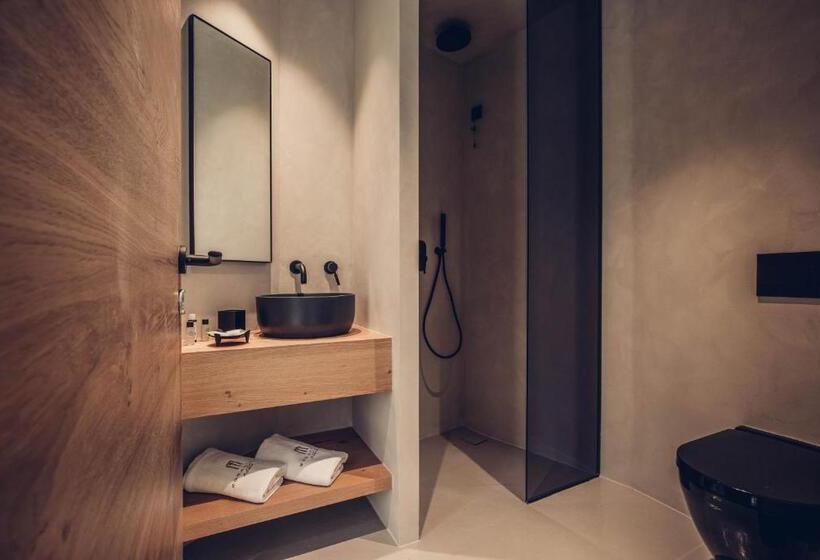 Premium room w/ mountain view, Monastery Estate Retreat