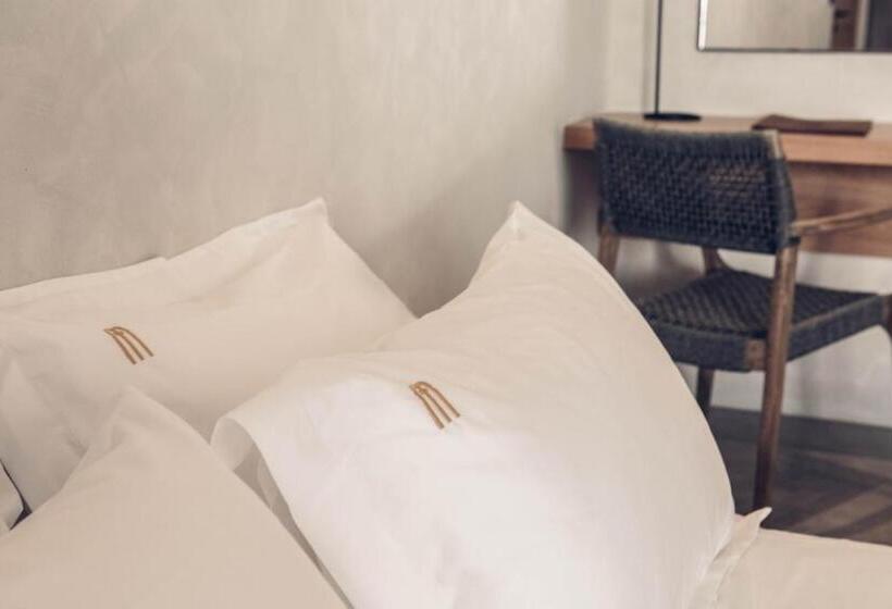 اتاق استاندارد, Monastery Estate Retreat