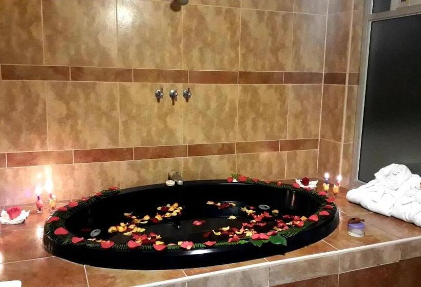 带露台的套间, Isla De Baños Hosteria Y Spa