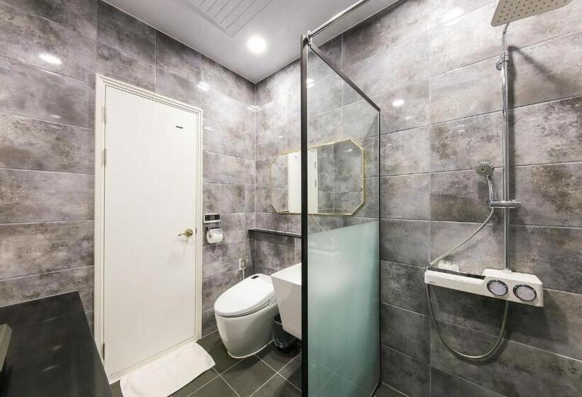 Penthouse Kamer, Merrymud